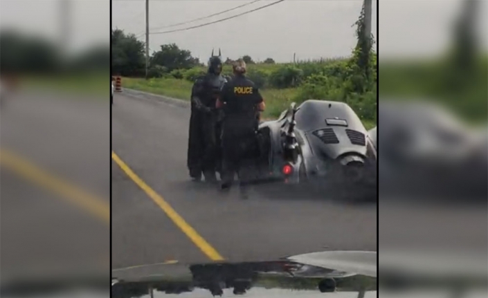 Polisin durdurduğu araçtan Batman çıktı