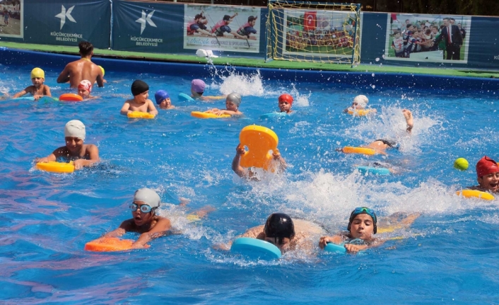 Portatif havuzlarda yaklaşık 50 bin çocuk yüzme öğrendi