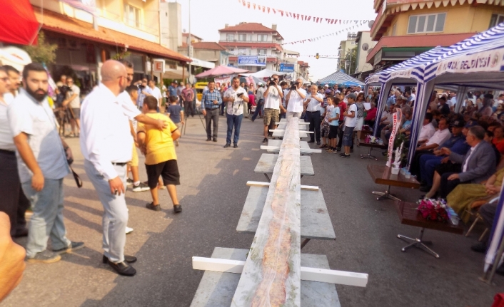 Rekorun ustaları 8,40 santimlik pide yaptı