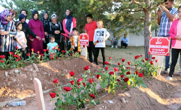 Şehit anne ve oğlu yan yana toprağa verildi