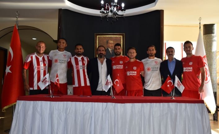 Sivasspor yeni transferlerini tanıttı