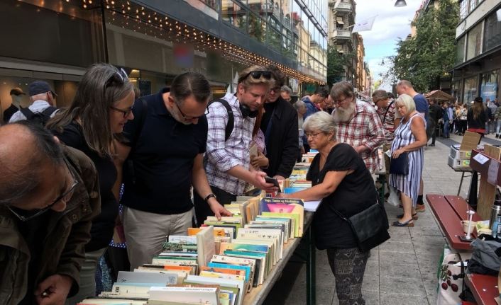 Stockholm’de 3 kilometre kitap pazarı kuruldu