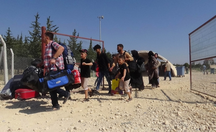 Suriyeliler ülkelerine koşarak gitti