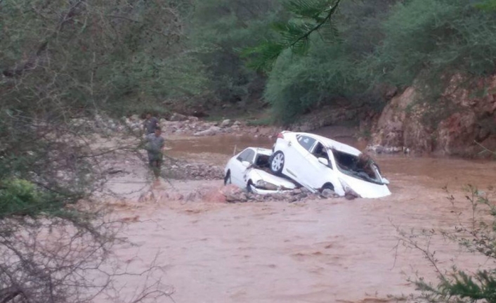 Sürücüyü, kendi canını tehlikeye atarak kurtardı