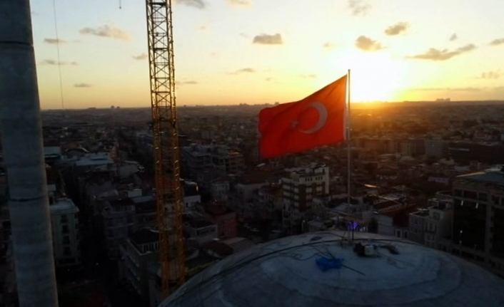 Taksim Camii’nde gün batımı mest etti