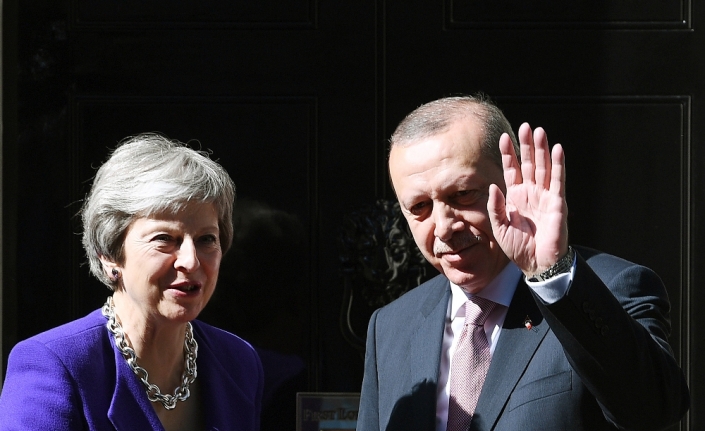 Theresa May ile görüştü