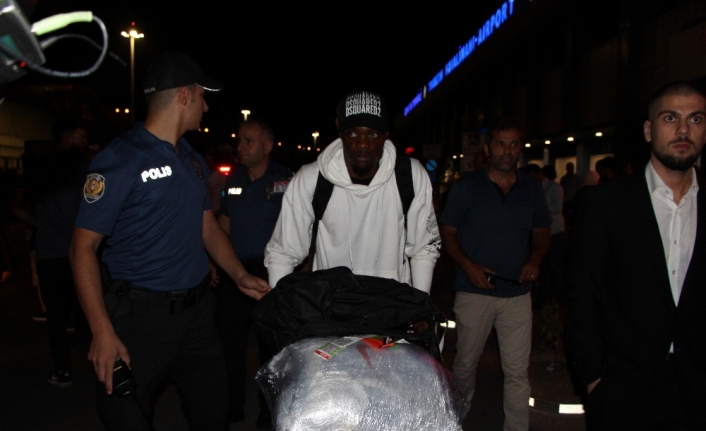 Trabzonspor Caleb Ekuban’ı Trabzon’a getirdi