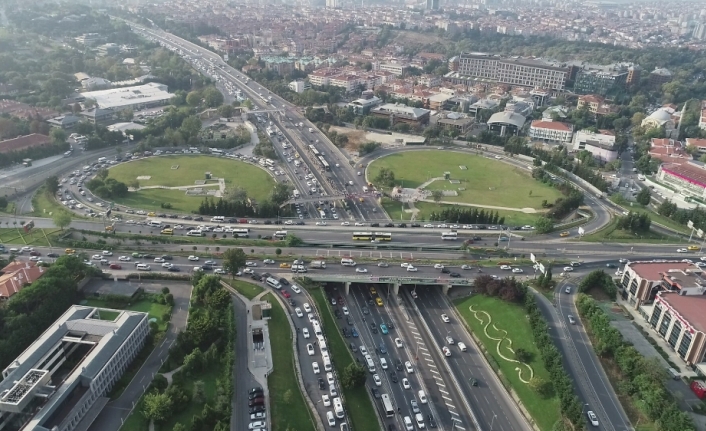 Trafik yoğunluğu tatilden döndü