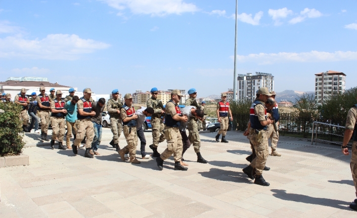 9 YPG/PKK’lı terörist tutuklandı