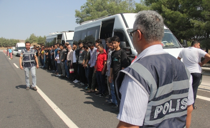 Adana’da 49 kaçak göçmen yakalandı