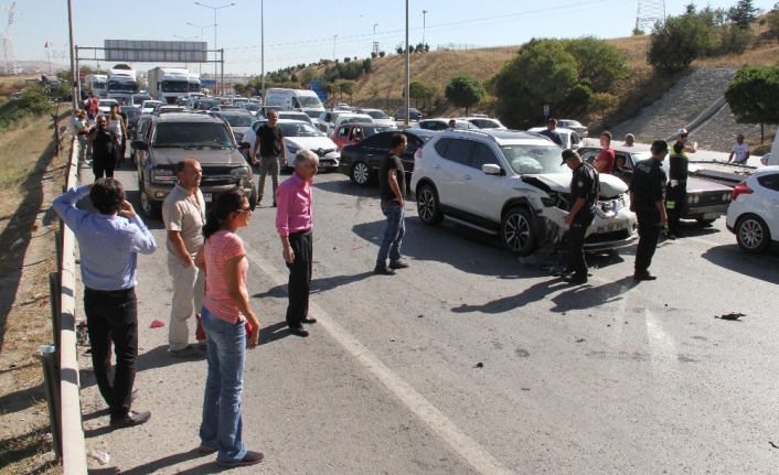 Ankara’da 17 araç birbirine girdi