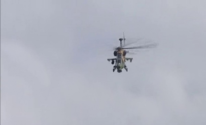 ATAK helikopterlerinden harmandalı şovu