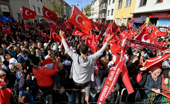 Avrupa’da yaşan Türkler Köln’e akın etti