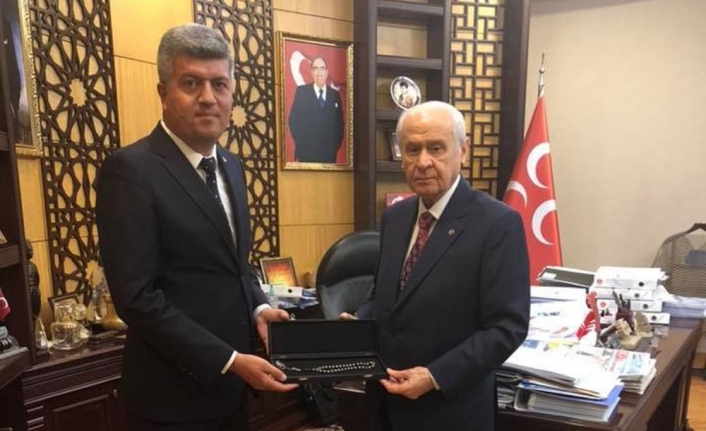 Bahçeli’ye el işlemeli özel tespih