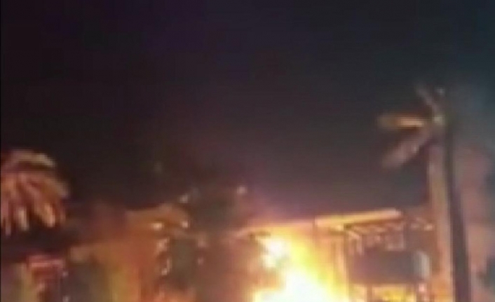 Basra’da göstericiler siyasi parti ve kamu binalarını ateşe verdi