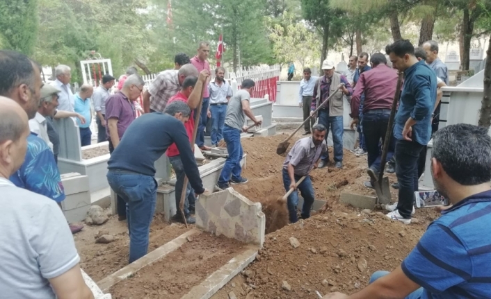 Cenazenin yüzünü açınca şok oldular