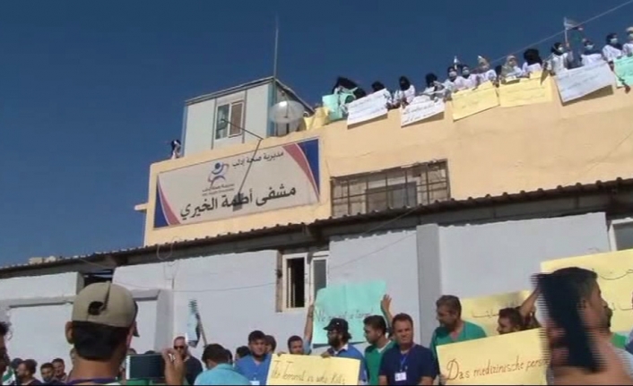 Doktorlar İdlib’deki saldırıları protesto etti