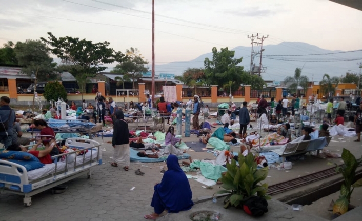 Endonezya’da depremden ölenlerin sayısı 384’e yükseldi