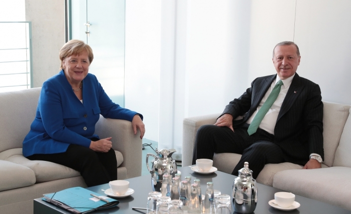 Erdoğan, Merkel ile görüştü