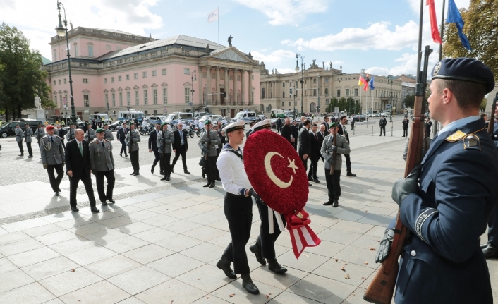 Erdoğan, Neue Wache Anıtını ziyaret etti