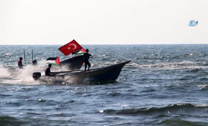 Filistinliler Akdeniz’de Türk bayrağı dalgalandırdı