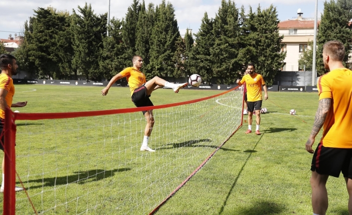 Galatasaray ayak tenisi oynadı