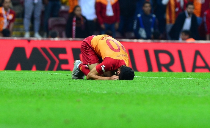 Galatasaray’da zorunlu değişik, Emre Akbaba sakatlandı