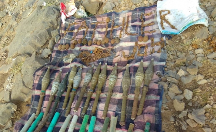 Hakkari’de PKK’ya ait çok sayı mühimmat ele geçirildi