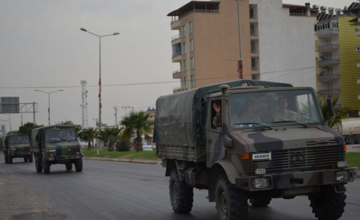 Hatay sınırına askeri personel sevkiyatı sürüyor