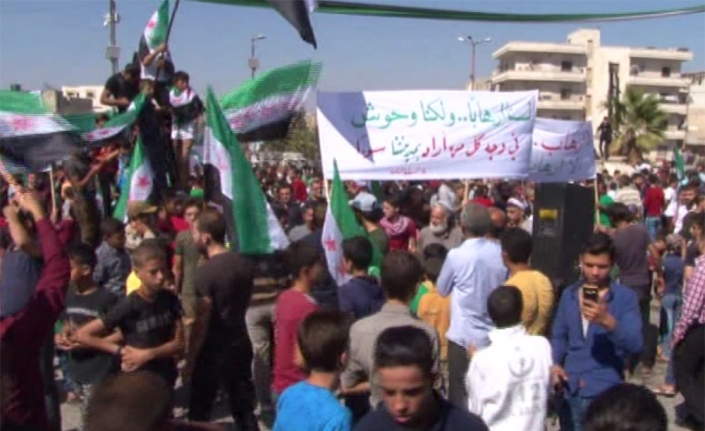 İdlib’de halk Türklere şükran, Esad’a öfke gösterisi yaptı