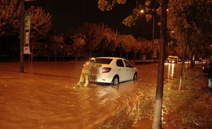 İstanbul’da araçlar mahsur kaldı