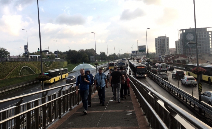 İstanbul’da beklenen yağış etkisini göstermeye başladı