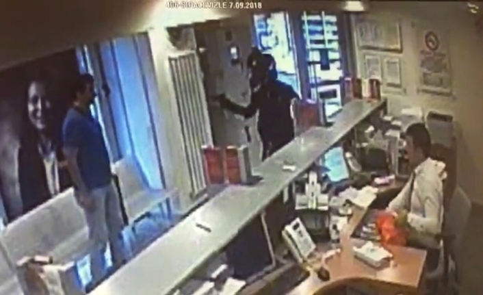 İstanbul’da kanlı banka soygunu kamerada