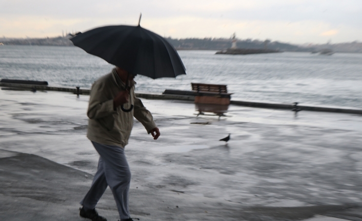 İstanbullular güne yağmurla uyandı