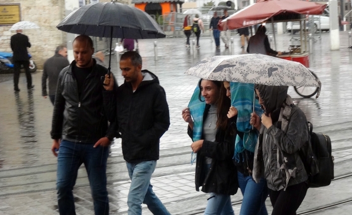 "Kestane Karası" fırtınası İstanbul’da etkili oluyor