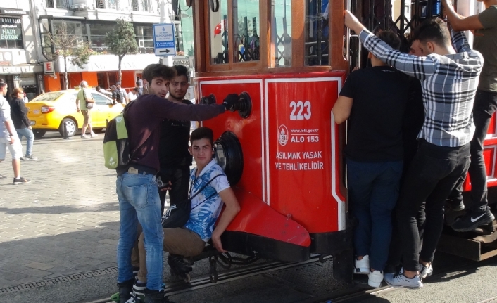 Patenli gençlerin tehlikeli oyunu kamerada