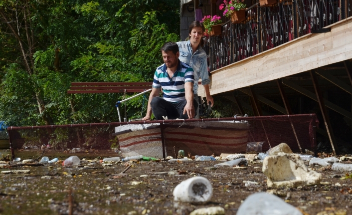 Sera Gölü’nü çöpten cankurtaran temizliyor