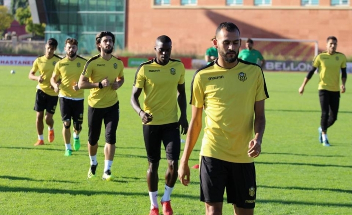 Taraftarla tartışan Boutaib’e yönetimden uyarı
