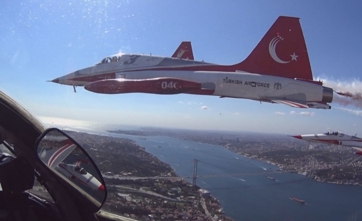 Türk Yıldızları’nın kokpitinden eşsiz İstanbul Boğazı manzaraları