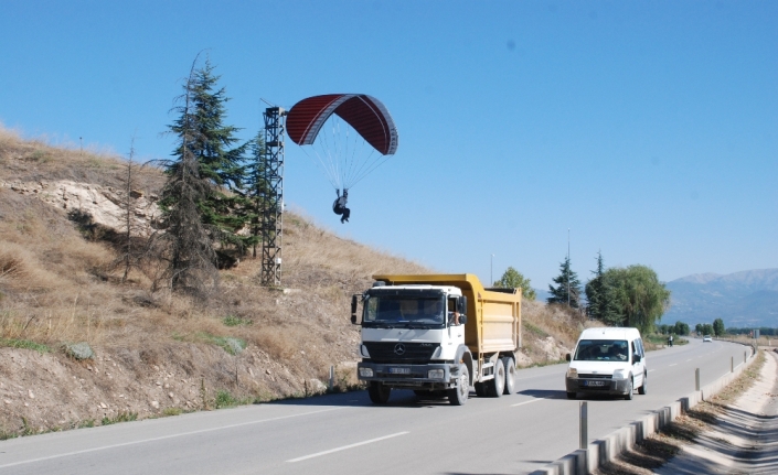 Yolda şaşırtan tabela