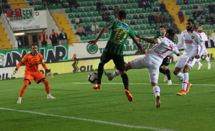 Akhisarspor Göztepe’yi bir golle geçti