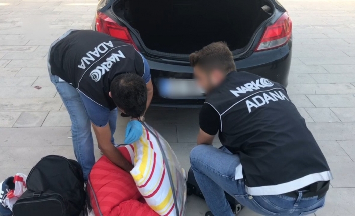 Araçtan 3 milyonluk uyuşturucu hap çıktı