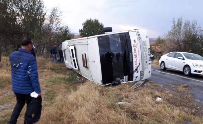 Askeri personeli taşıyan servis kaza yaptı: 13 yaralı