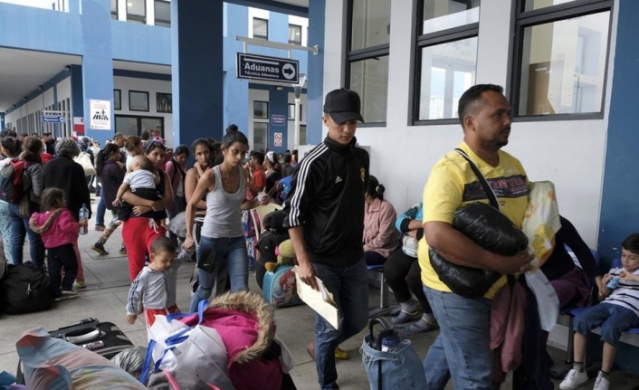 Binlerce Venezuelalı Peru’ya göç ediyor