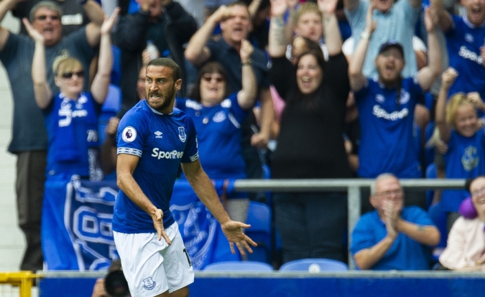 Cenk Tosun baba oldu