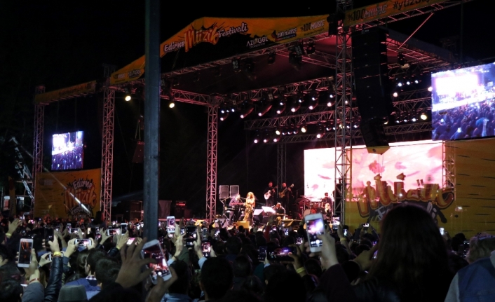 Edirne’de Yıldız Tilbe rüzgarı