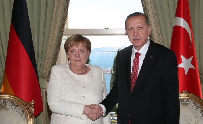 Erdoğan Almanya Başbakanı Merkel’i kabul etti