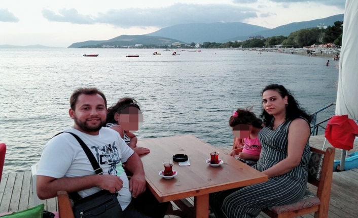 Eşini 8 yerinden bıçaklayarak öldürdü