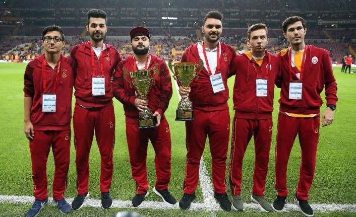 Galatasaray Espor Zula Takımı kupalarını tanıttı