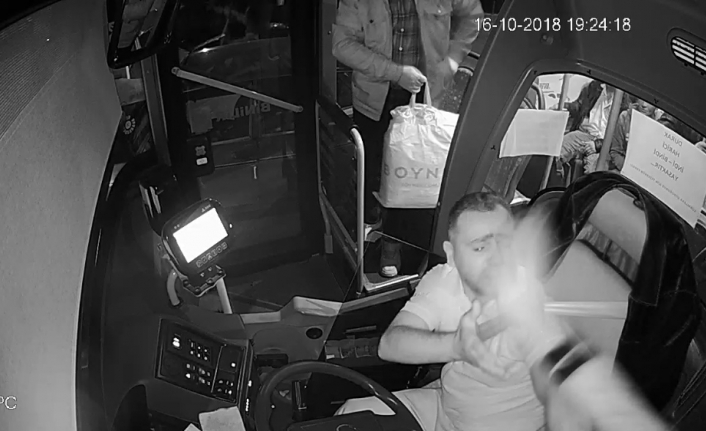 Halk otobüsü şoförüne saldırı kamerada